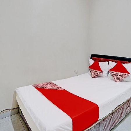 Oyo Life 92190 Arya Guest House Tulungagung Bagian luar foto