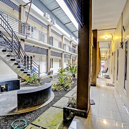 Oyo Life 92190 Arya Guest House Tulungagung Bagian luar foto