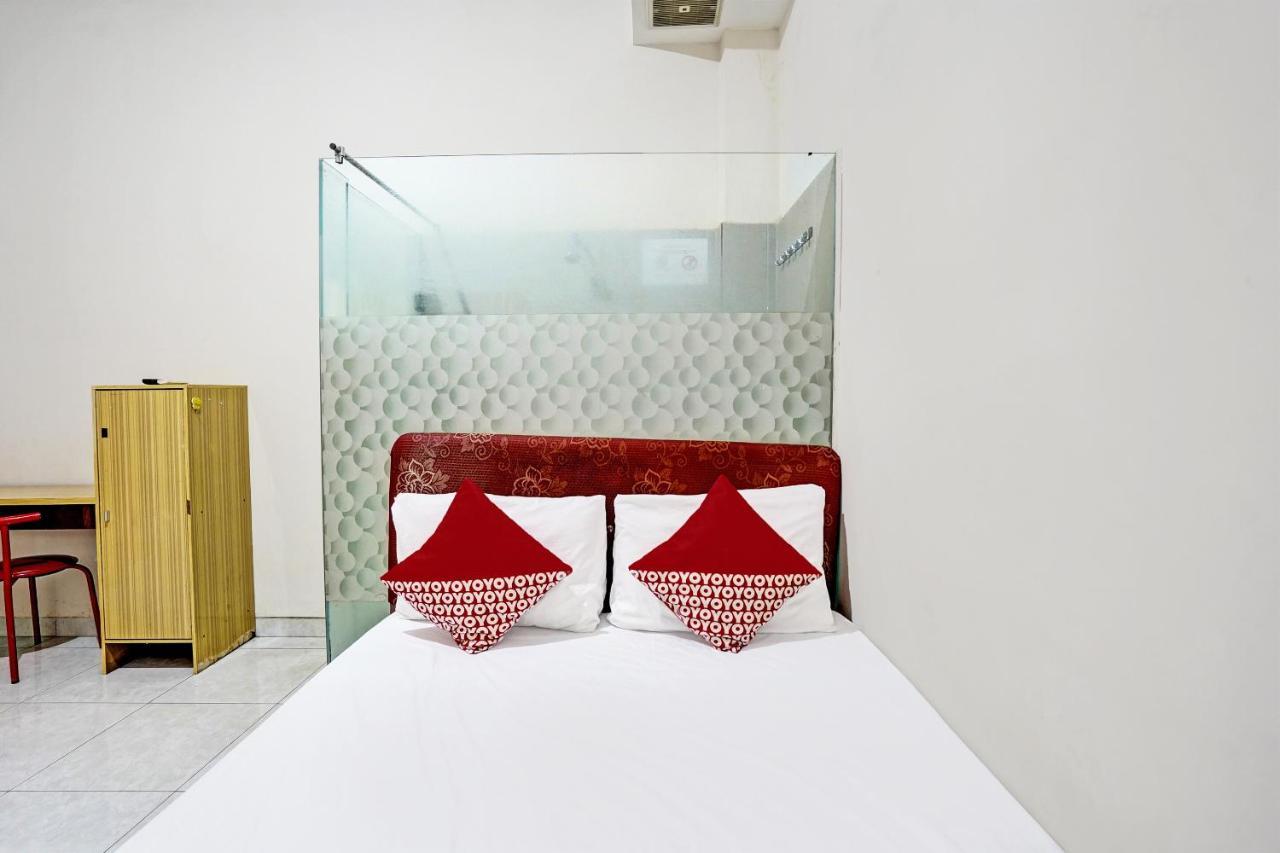Oyo Life 92190 Arya Guest House Tulungagung Bagian luar foto